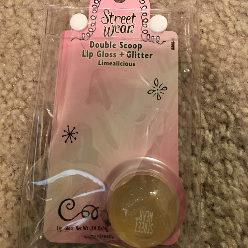 Revlon street wear double scoop lip gloss+glitter